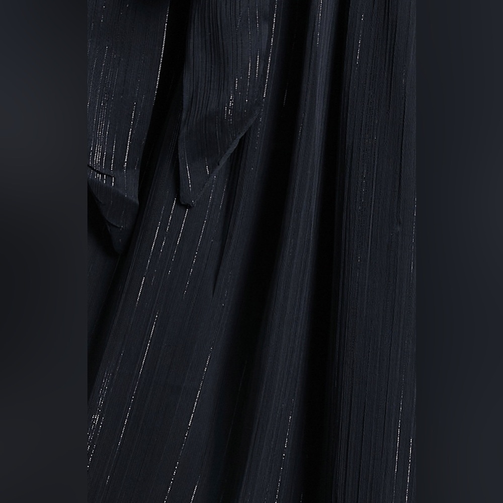DANGEROUS WOMAN MAXI DRESS - PLUNGE THIGH SPLIT DRESS IN BLACK - Picture 3 of 4